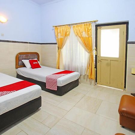 Oyo 91516 Wisata Hotel Матарам Экстерьер фото