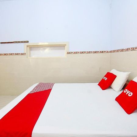 Oyo 91516 Wisata Hotel Матарам Экстерьер фото