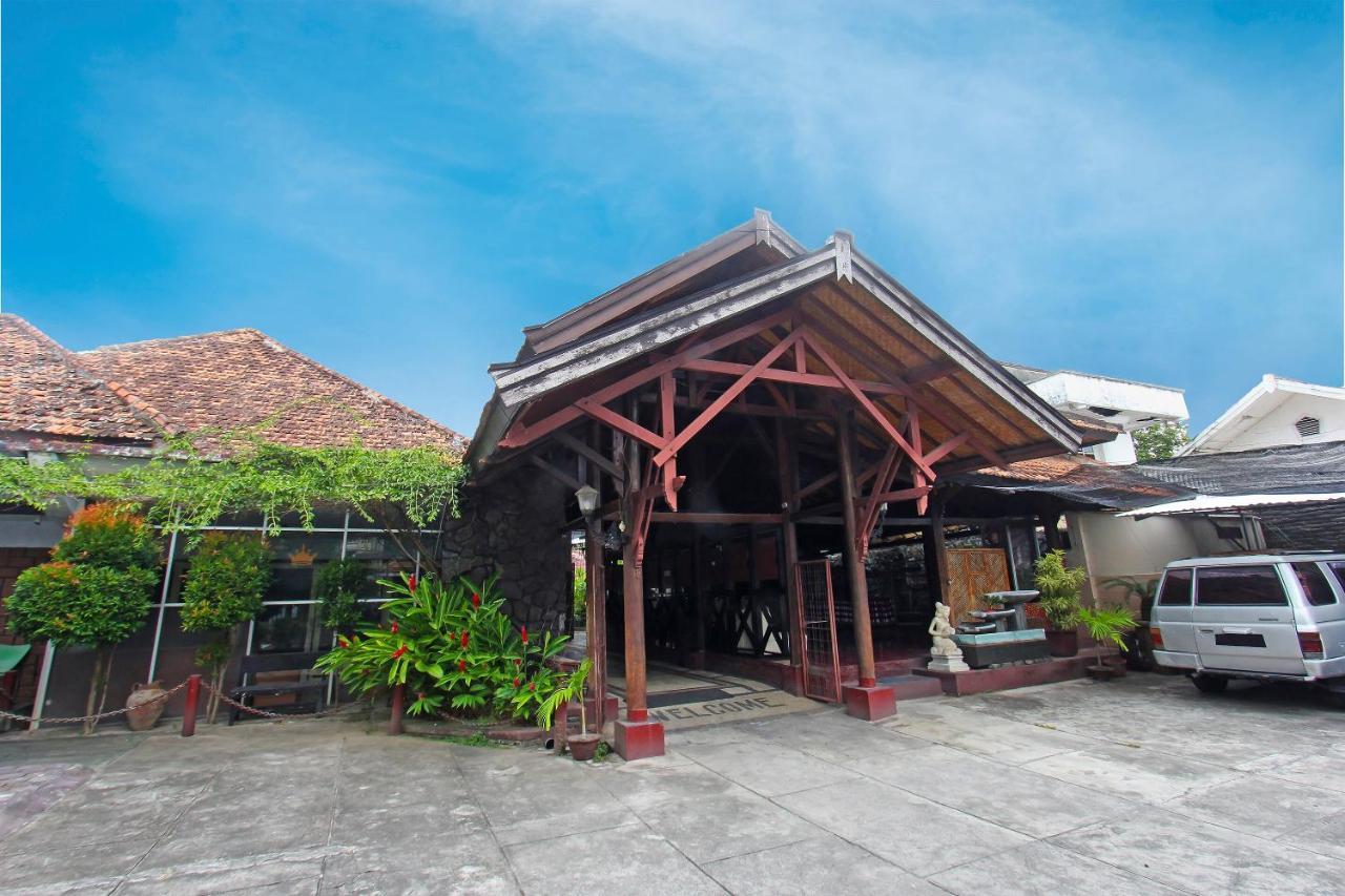 Oyo 91516 Wisata Hotel Матарам Экстерьер фото